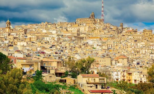 Caltagirone, approvata mozione antimafia e riconoscimento di tre debiti fuori bilancio