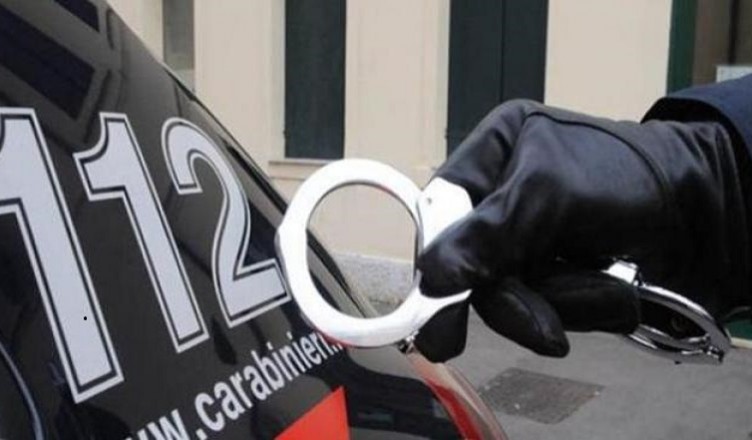 Droga in auto e in casa: beccato pusher calatino dai carabinieri